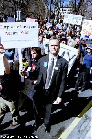 Corporate lawyers against war with Iraq